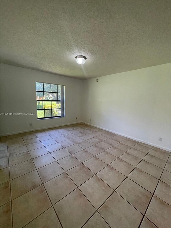 Building Photo - 493 Hardwood Pl