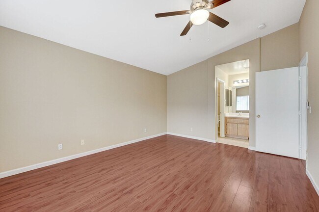 Building Photo - Rare Single Story Home with hard flooring!