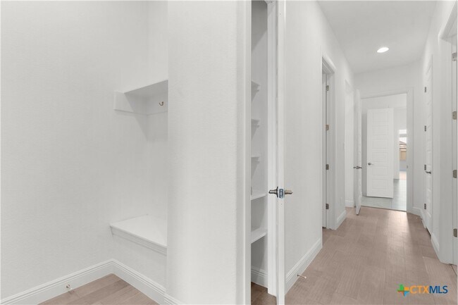 Building Photo - 746 Faith Dr
