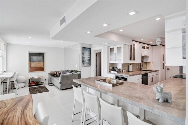 Building Photo - 5200 N Ocean Blvd