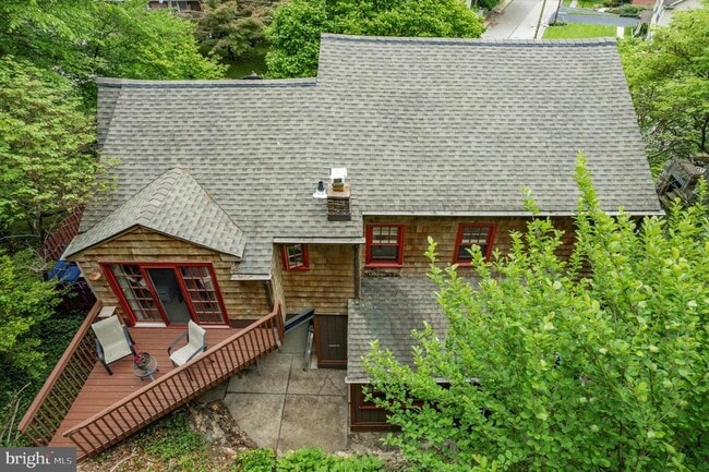 Building Photo - 626 Lakeside Ave