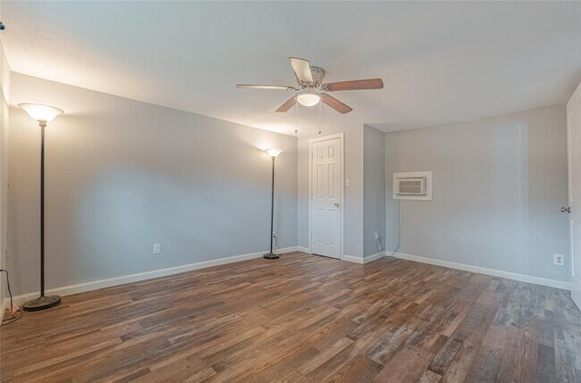 Building Photo - 4206 Walker St