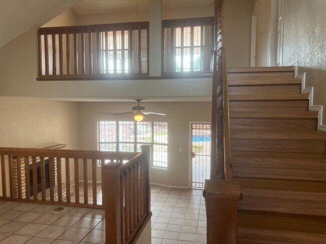 Building Photo - Incredible 4 bedroom, 2 1/2 bath home in East El Paso!!