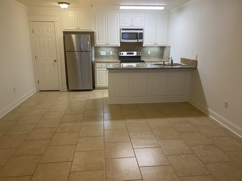 Kitchen with Island - Burbank Lofts