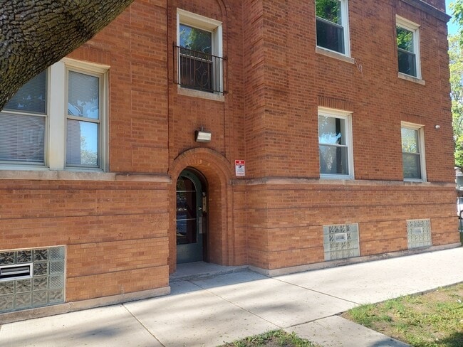Building Photo - 3112 W 64th St