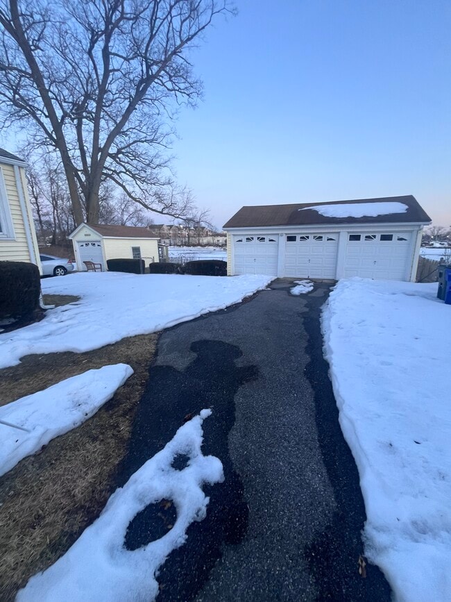 Building Photo - 96 Kenwood Ave