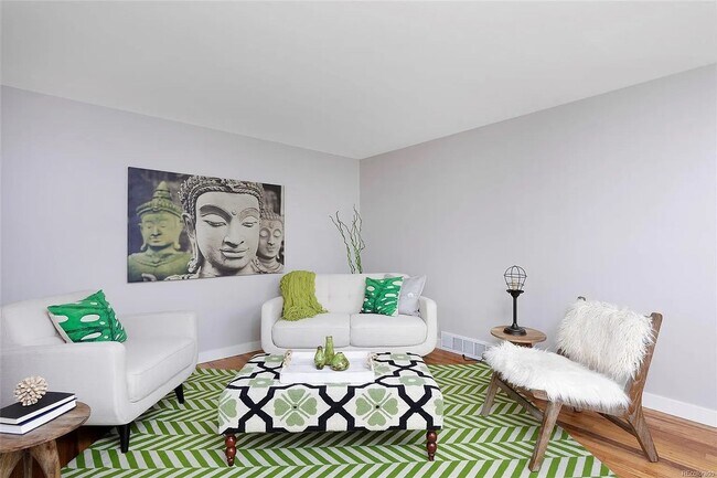 Building Photo - Charming 3-Bedroom Oasis with Expansive Yard and Driveway!