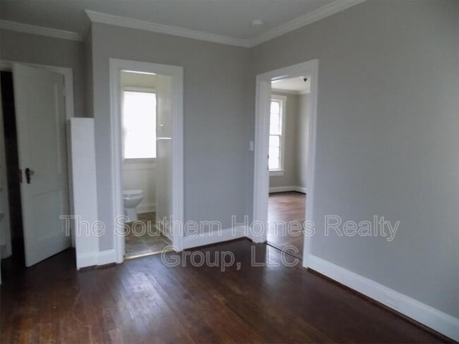 Building Photo - 306 Walker St