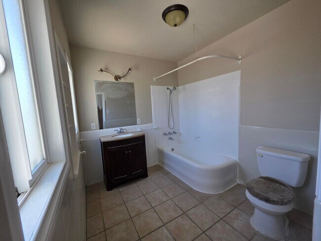 Building Photo - 2641 N Arrowhead Ave