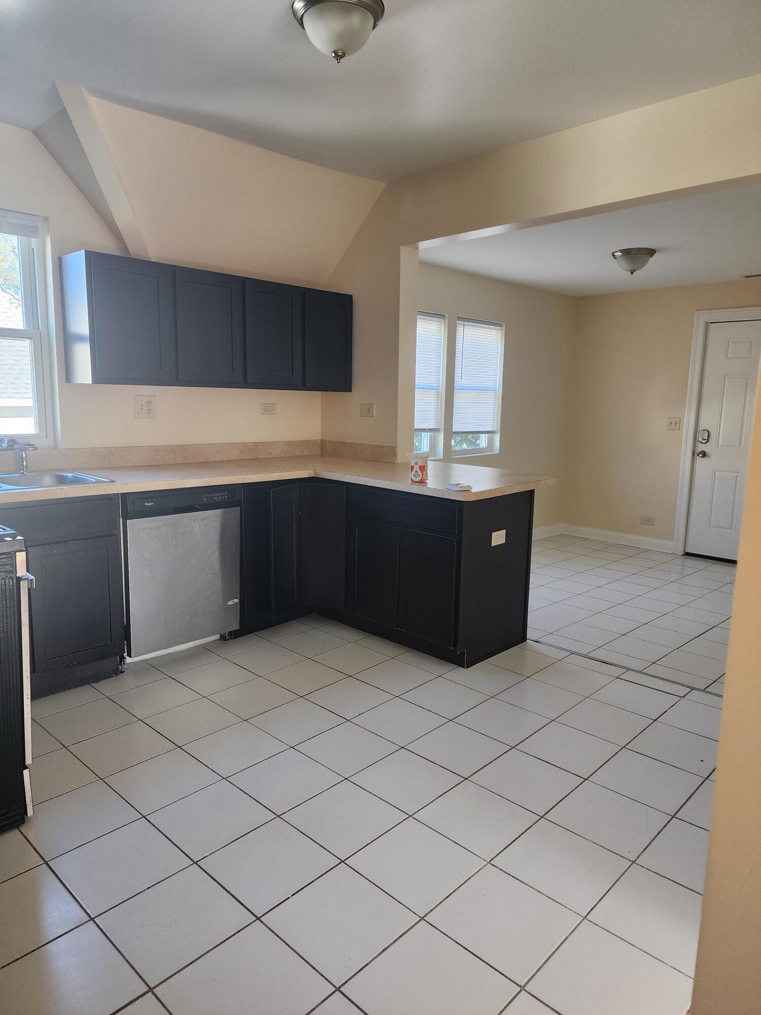 Building Photo - 1921 Darrow Ave