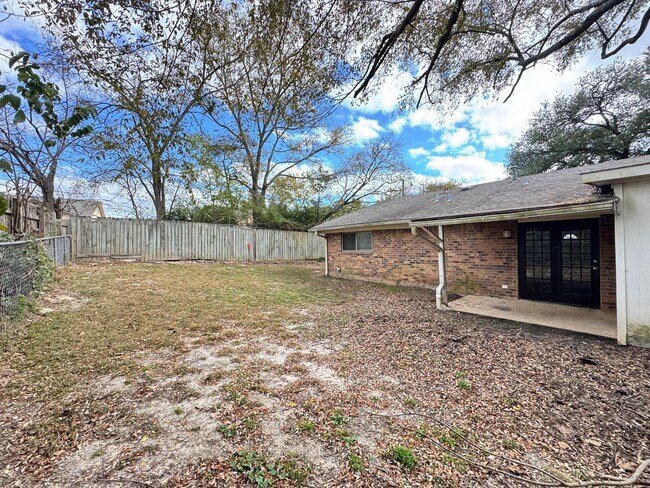 Building Photo - 8414 Cambridge Rd