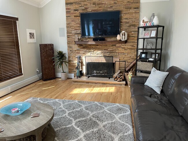 Building Photo - 25 Baldwin Ave