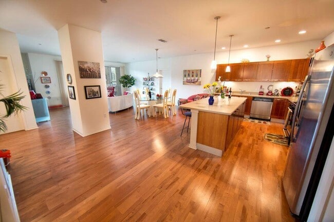 Building Photo - 1522 N Prospect Ave