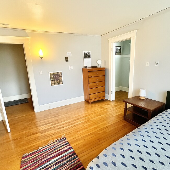 Building Photo - 504 Catherine St