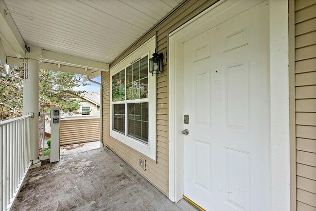Building Photo - Charming 2 Bed Condo in DuPont | Fresh Pai...