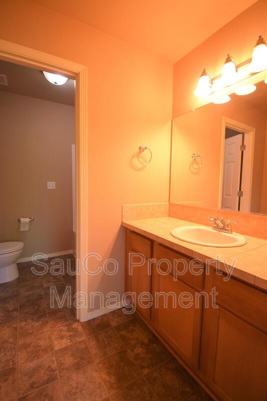 Building Photo - 1419 NE Lockheart Ln