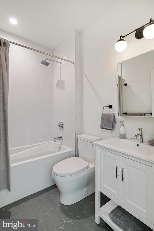 Building Photo - 1822 N Front St