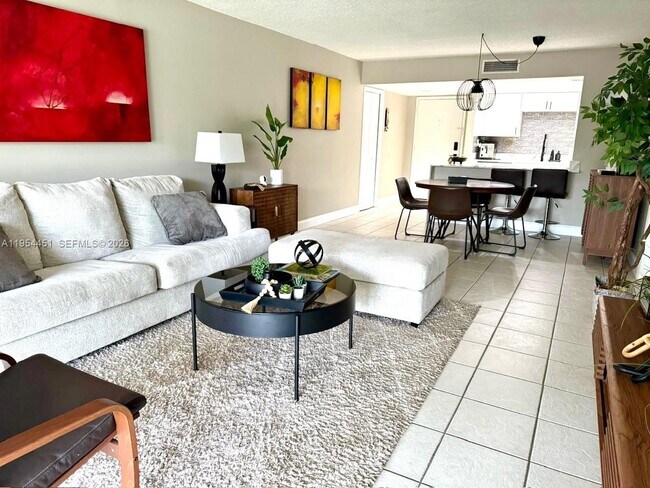 Building Photo - 210 Lakeview Dr