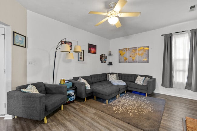 Building Photo - 517 Pecan Ct