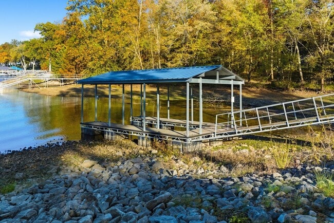 Building Photo - Furnished Home on KY Lake