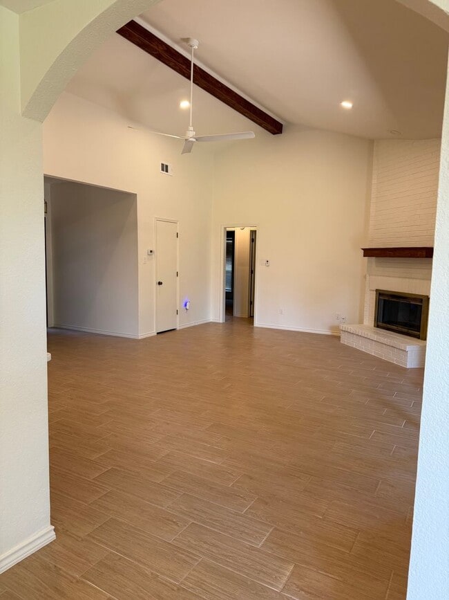 Building Photo - 3 Cimarron Dr