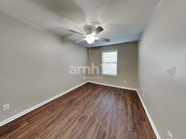 Building Photo - 20772 W Thomas Rd