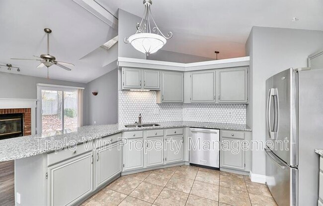 Building Photo - 121 Walnut Hill Dr