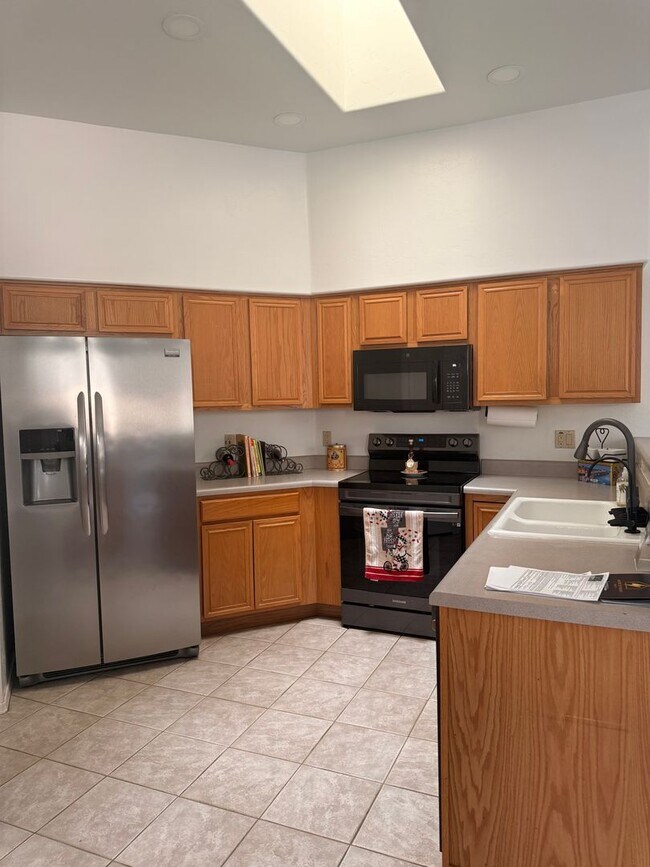 Building Photo - Beautiful 3 Bedroom 2 bath Tucson Home in Prime Eastside Location, Rancho Esperero – Available Now!