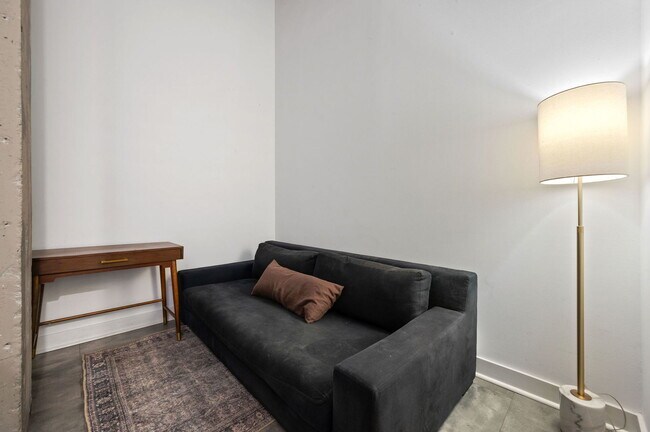 Building Photo - 1645 W Ogden Ave