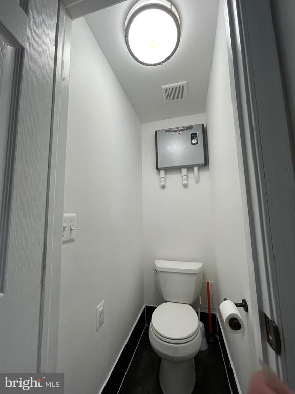 Building Photo - 420 Woodford St