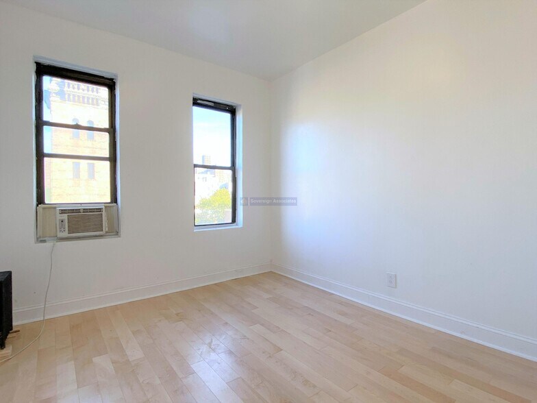 Building Photo - 201 W 105th St