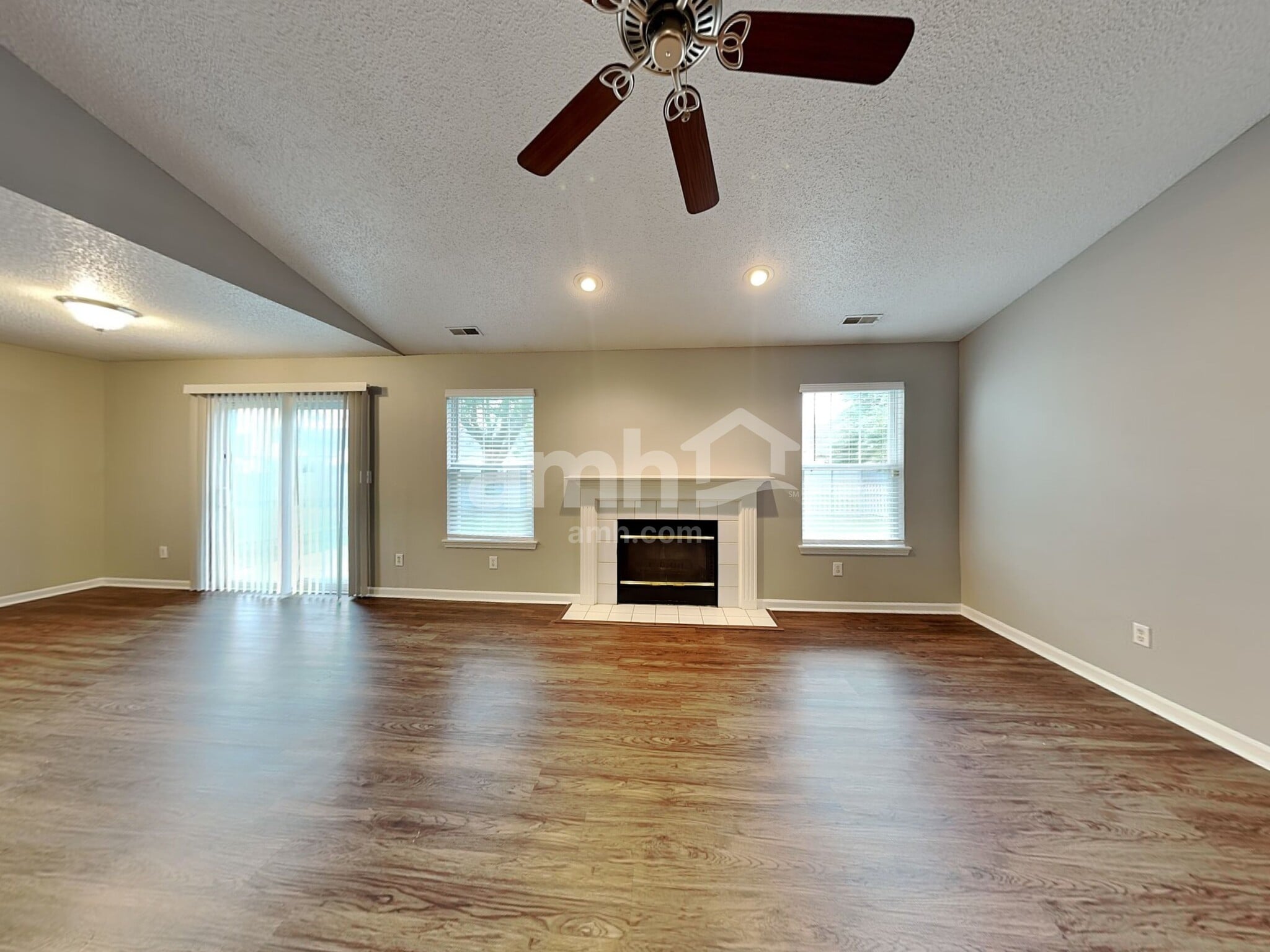 Building Photo - 17317 Pine Wood Ln