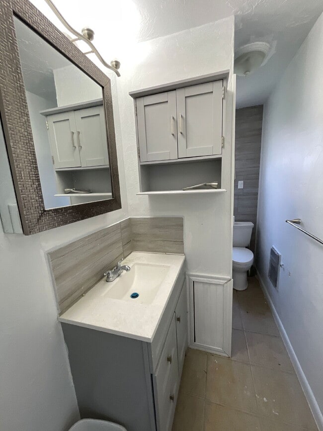 Building Photo - Cozy 3 Bedroom 1 Bath Home!