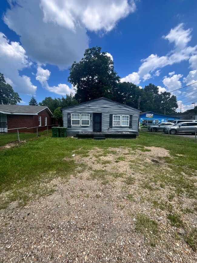 Building Photo - 3120 Lower Wetumpka Rd