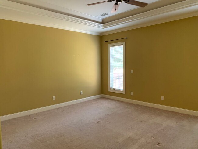 Building Photo - 136 Nickolas Cir