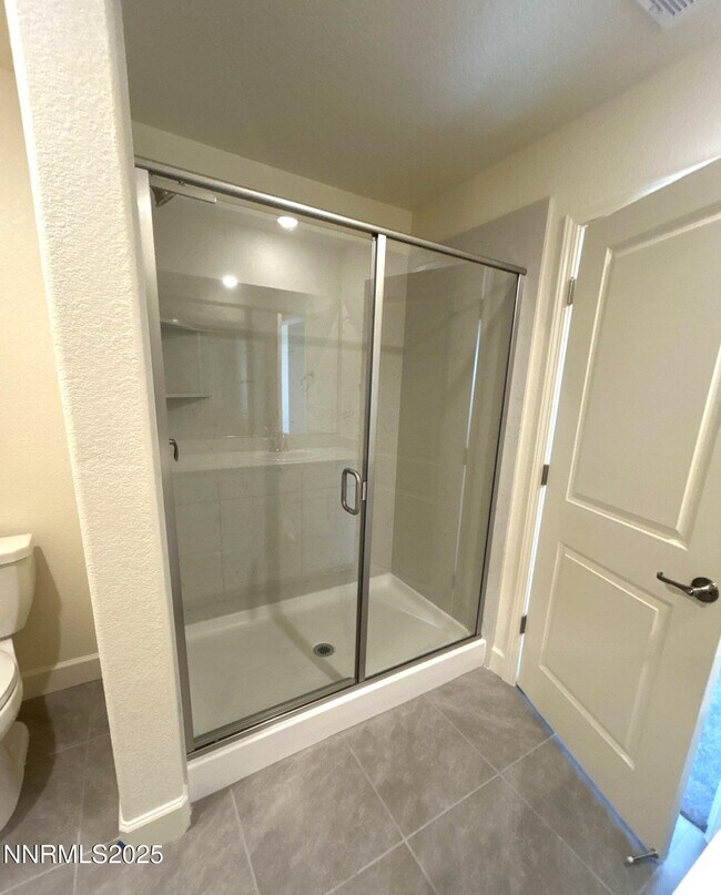 Building Photo - 963 Cascade Range Dr