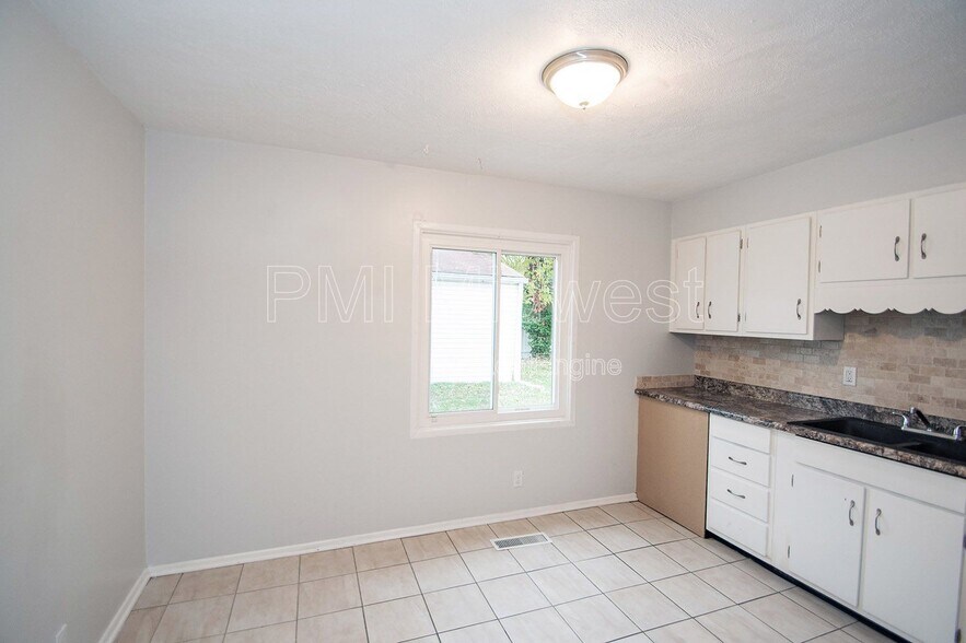 Building Photo - 4610 Karen Dr