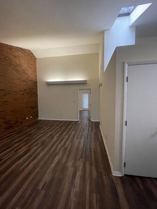 Building Photo - 900 Barringer Drive ~ Charming 2 Bedroom R...