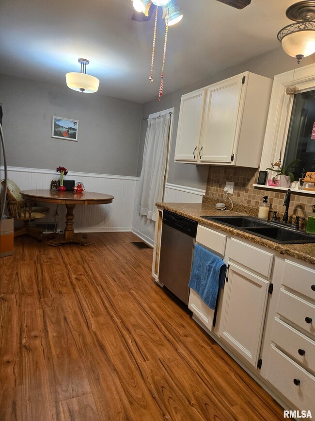 Building Photo - 815 Morris St