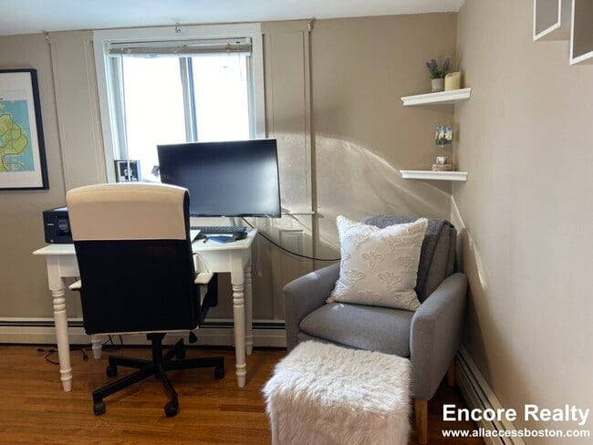 Building Photo - 8-8 Sunset St