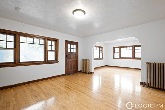 Building Photo - Newly Remodeled Home in Excellent Location!