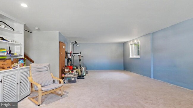 Building Photo - 9912 Pomona Dr