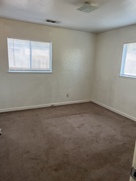 Building Photo - 2700 Whitcomb Way