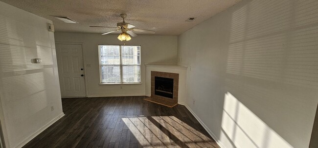 Building Photo - 204 Fairwood Ct