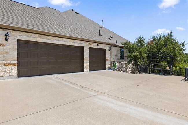 Building Photo - 21909 Esmeralda Dr
