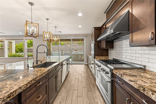 Building Photo - 4631 Amazing View St