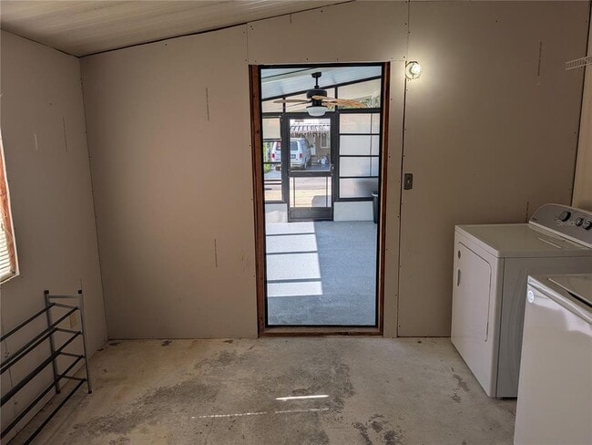 Building Photo - 36037 Coleus Ave