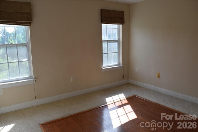 Building Photo - 6321 Park Creek Dr