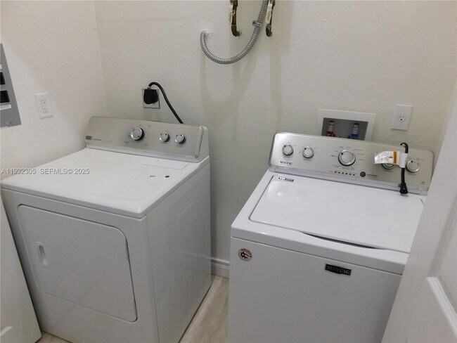 Building Photo - 21485 SW 112th Ave