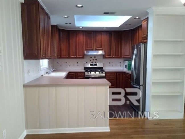 Building Photo - 25 Laurel Ave